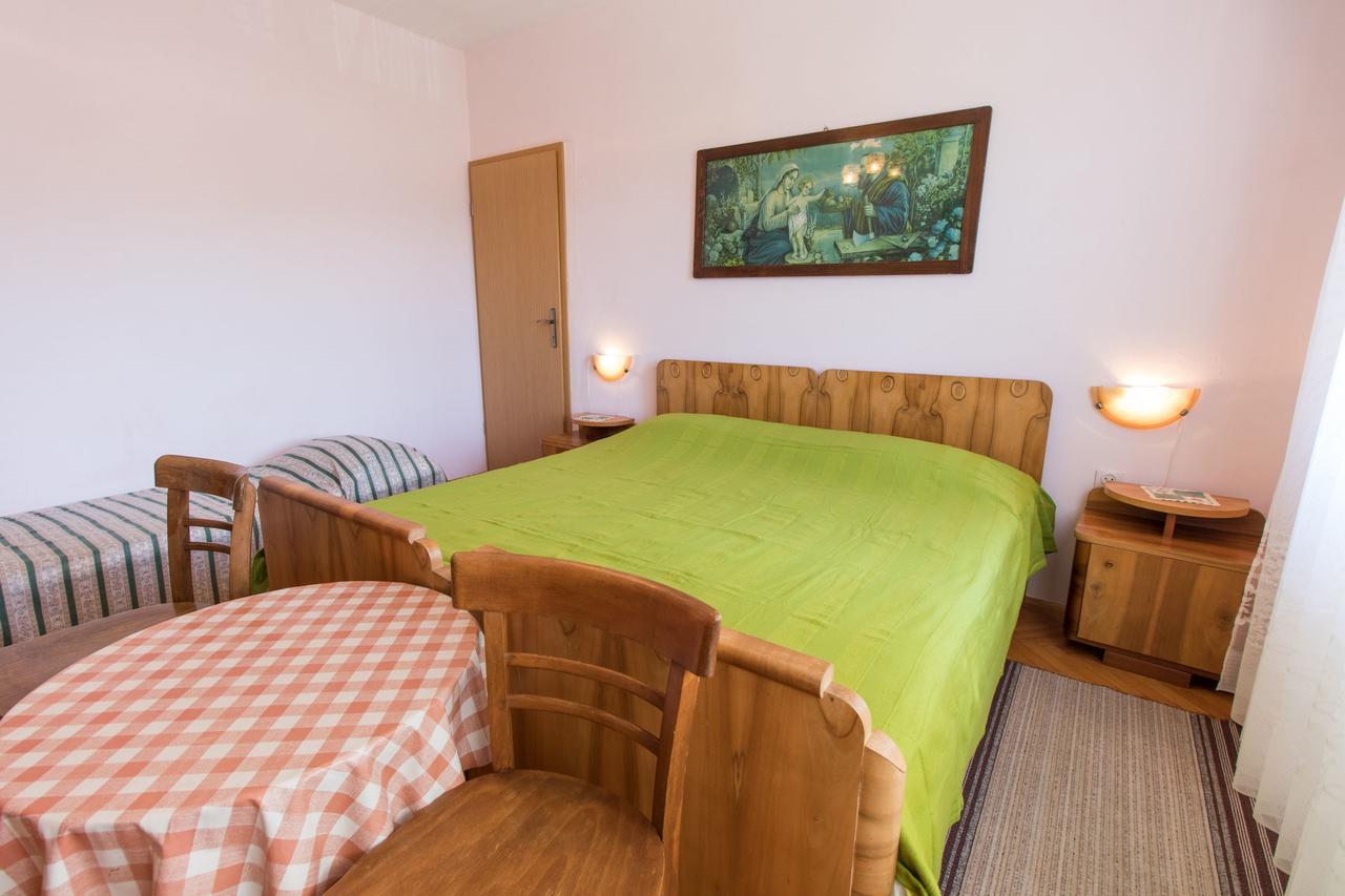 Apartment Anton Cres Esterno foto