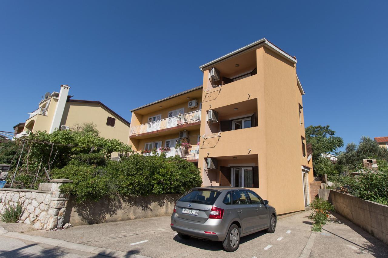 Apartment Anton Cres Esterno foto